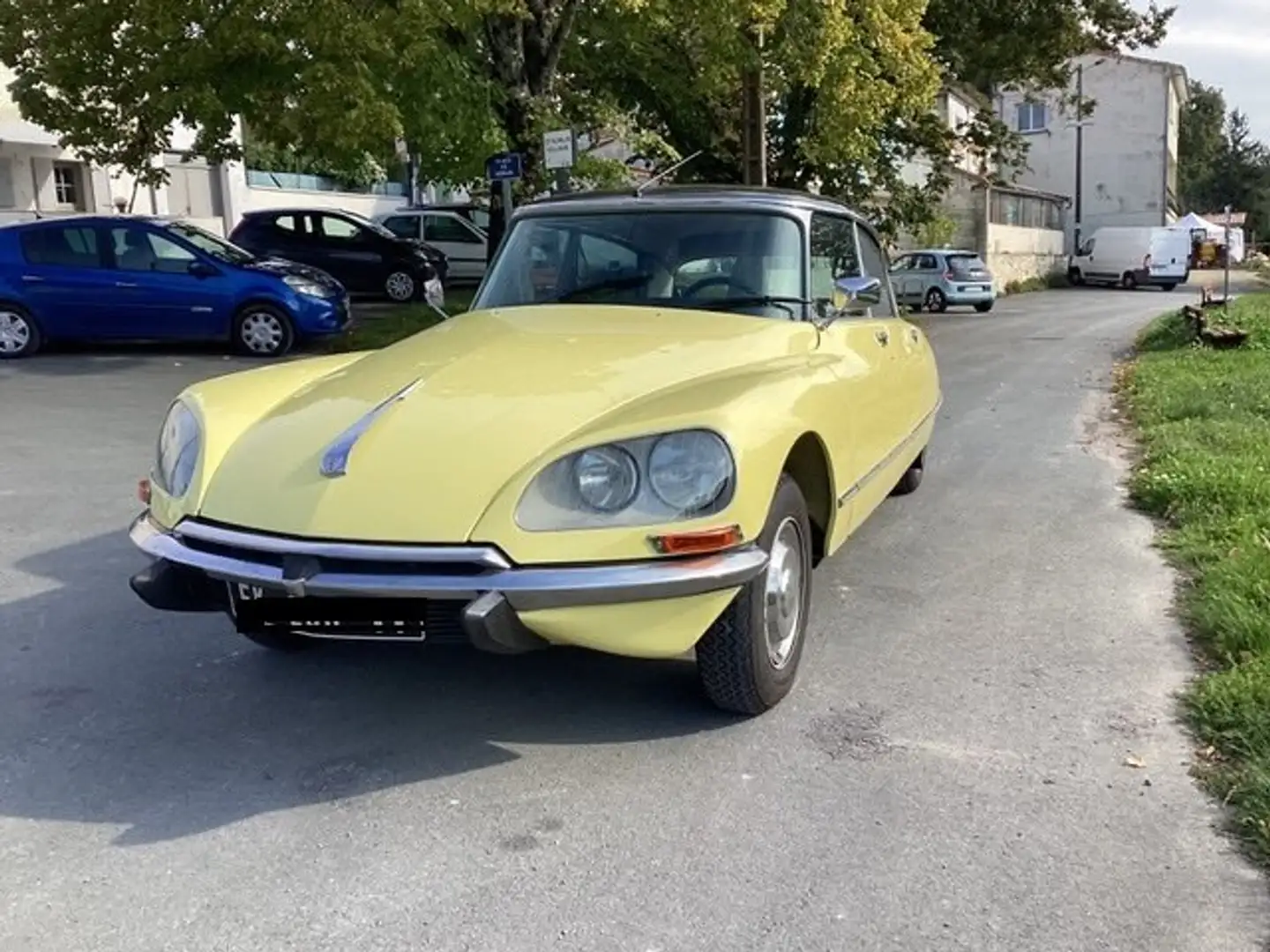 Citroen DS 20 Pallas Yellow - 1