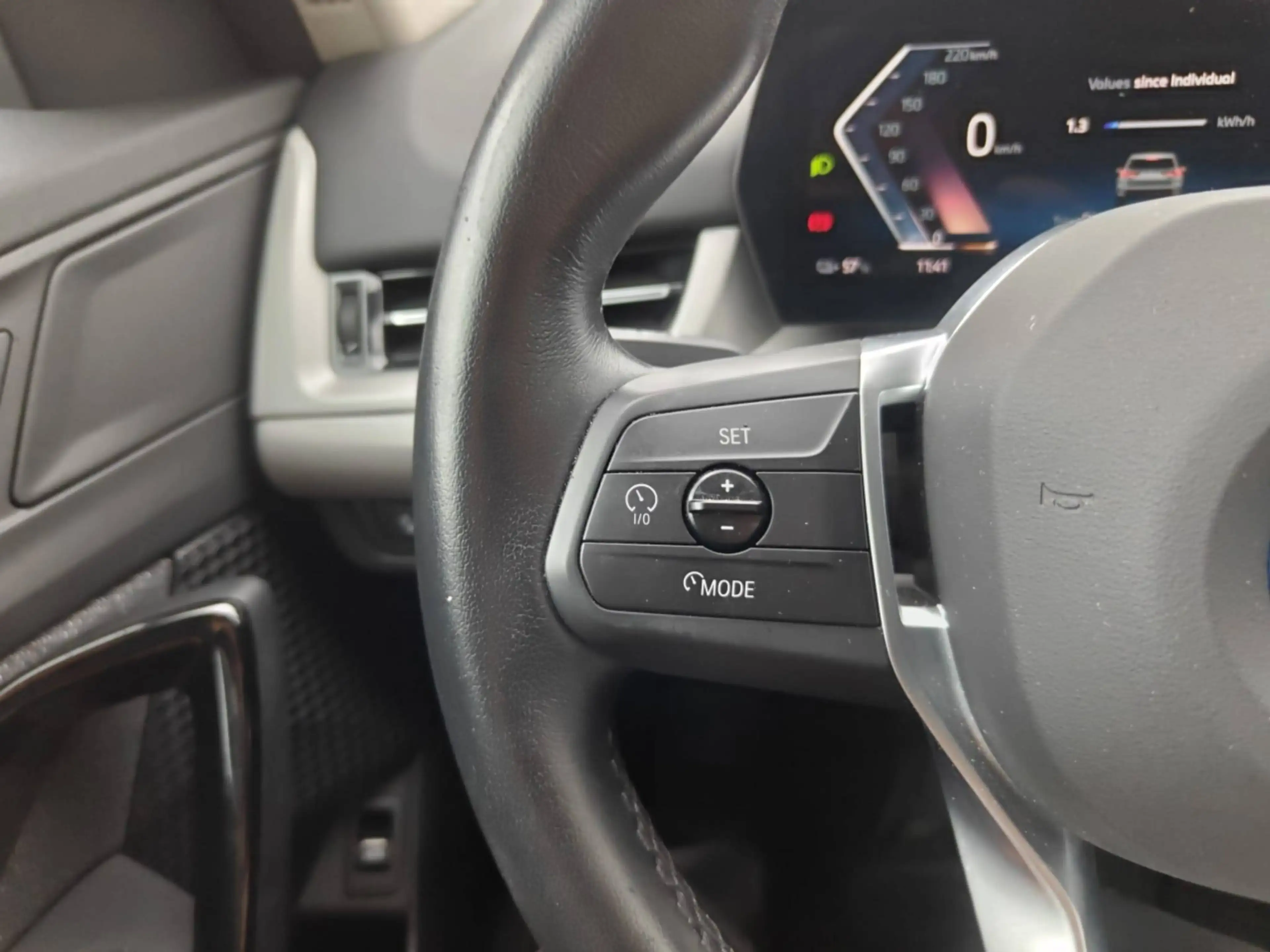 BMW iX1 eDrive20 / Cruise / LED / apple / CAM / Zetelverwarming / 17" — photo 15