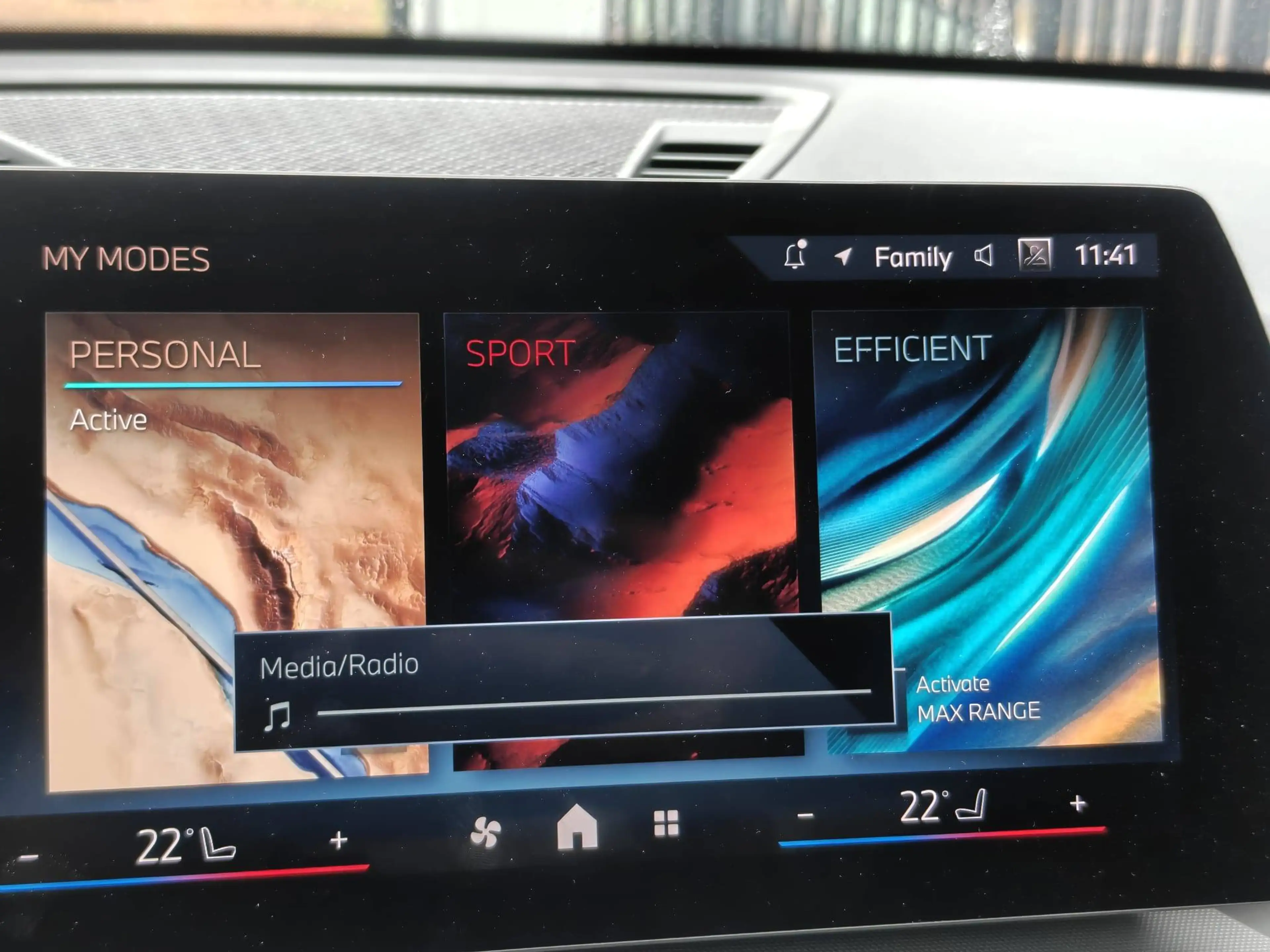 BMW iX1 eDrive20 / Cruise / LED / apple / CAM / Zetelverwarming / 17" — photo 11