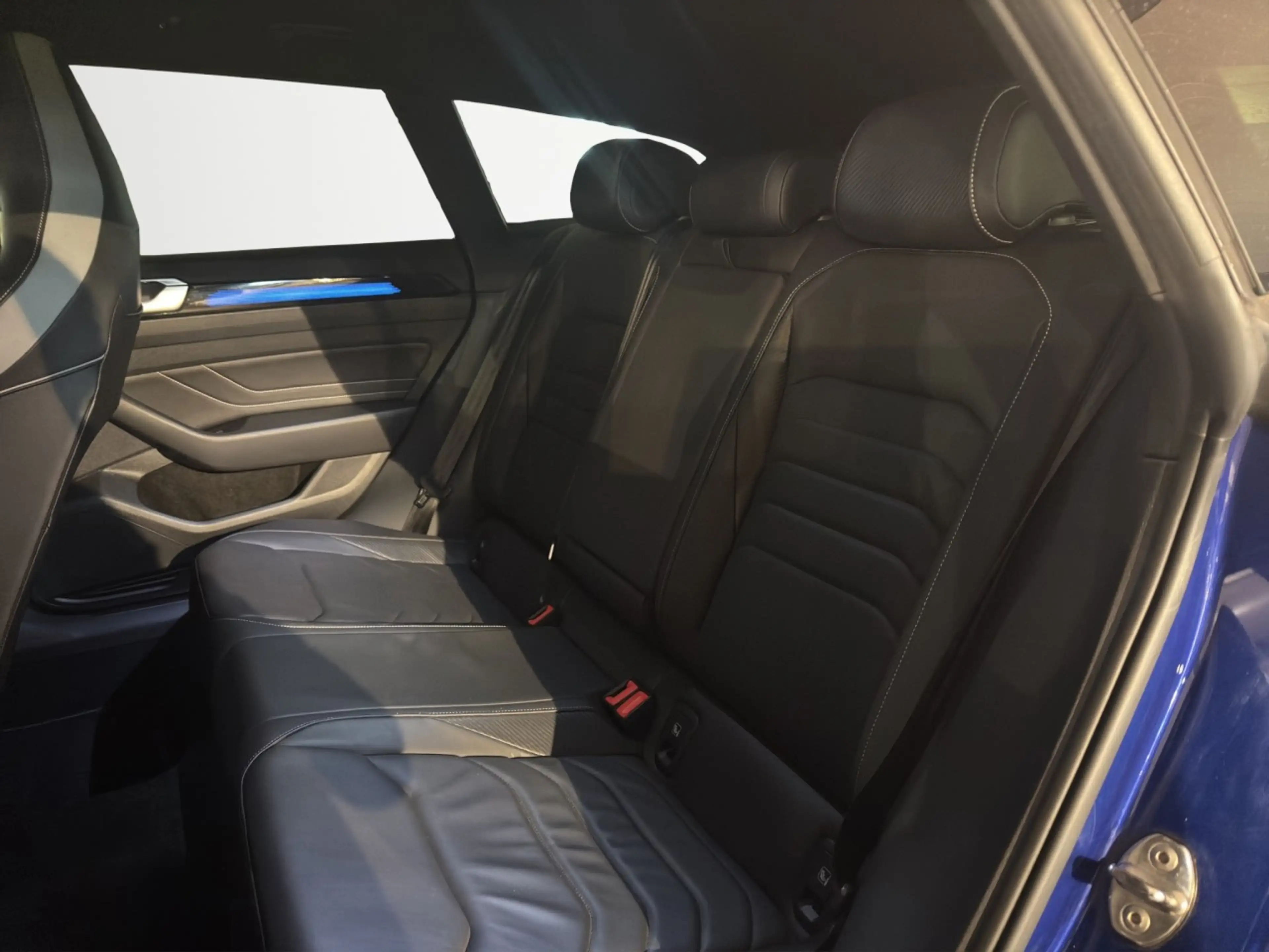 Volkswagen Arteon Shooting Brake 2.0 TDI DSG R-Line Klima Navi — photo 12