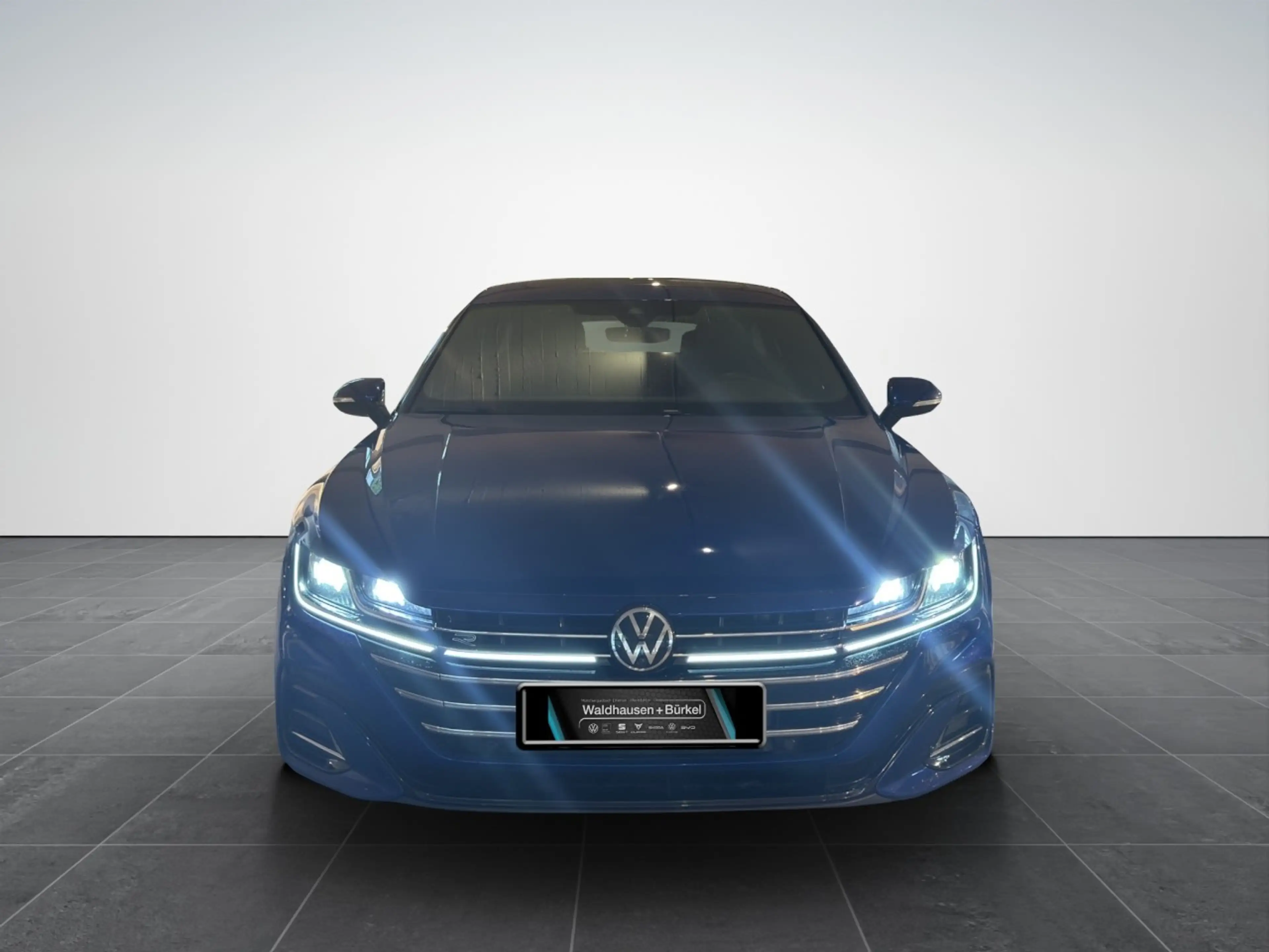 Volkswagen Arteon Shooting Brake 2.0 TDI DSG R-Line Klima Navi — photo 2