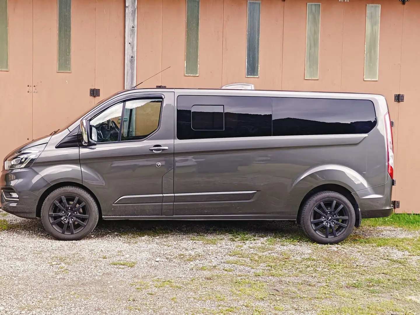 Ford Transit Custom Kasten 2,0 TDCi L2H1 340 Limited Aut. Grau - 2