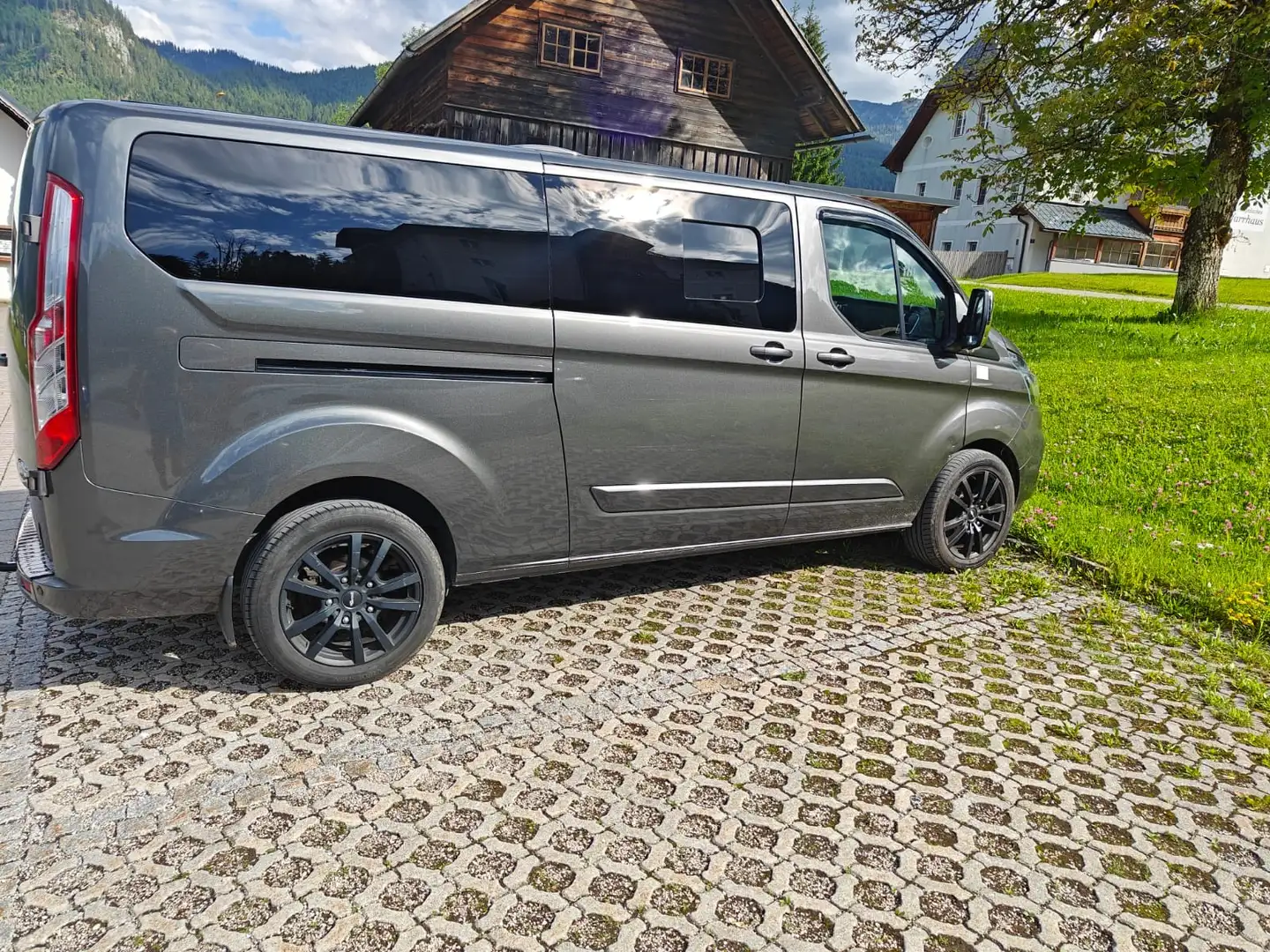 Ford Transit Custom Kasten 2,0 TDCi L2H1 340 Limited Aut. Grau - 1
