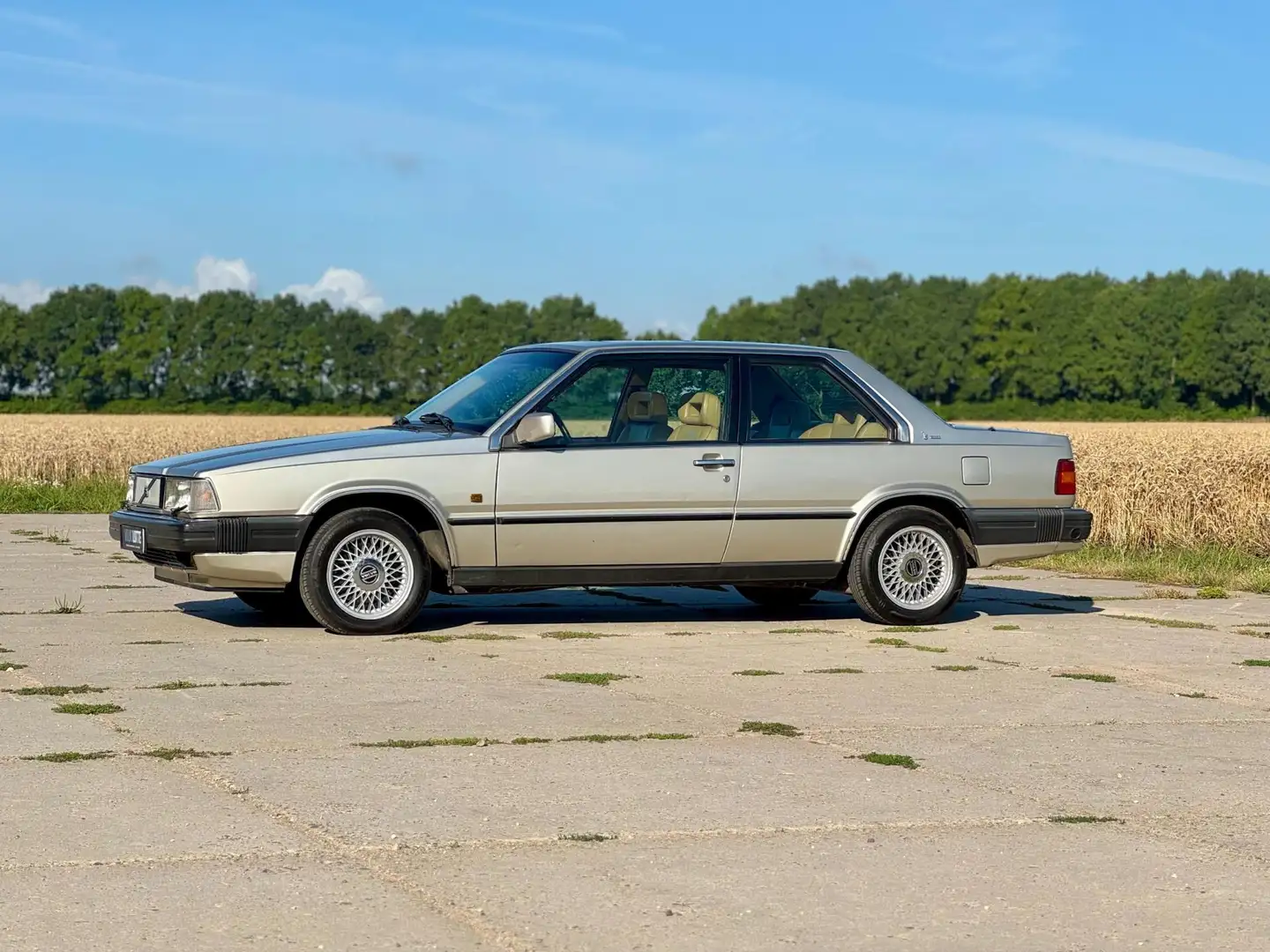 Volvo 780 Bertone full option met o.a. airco chique kleurste Beige - 2