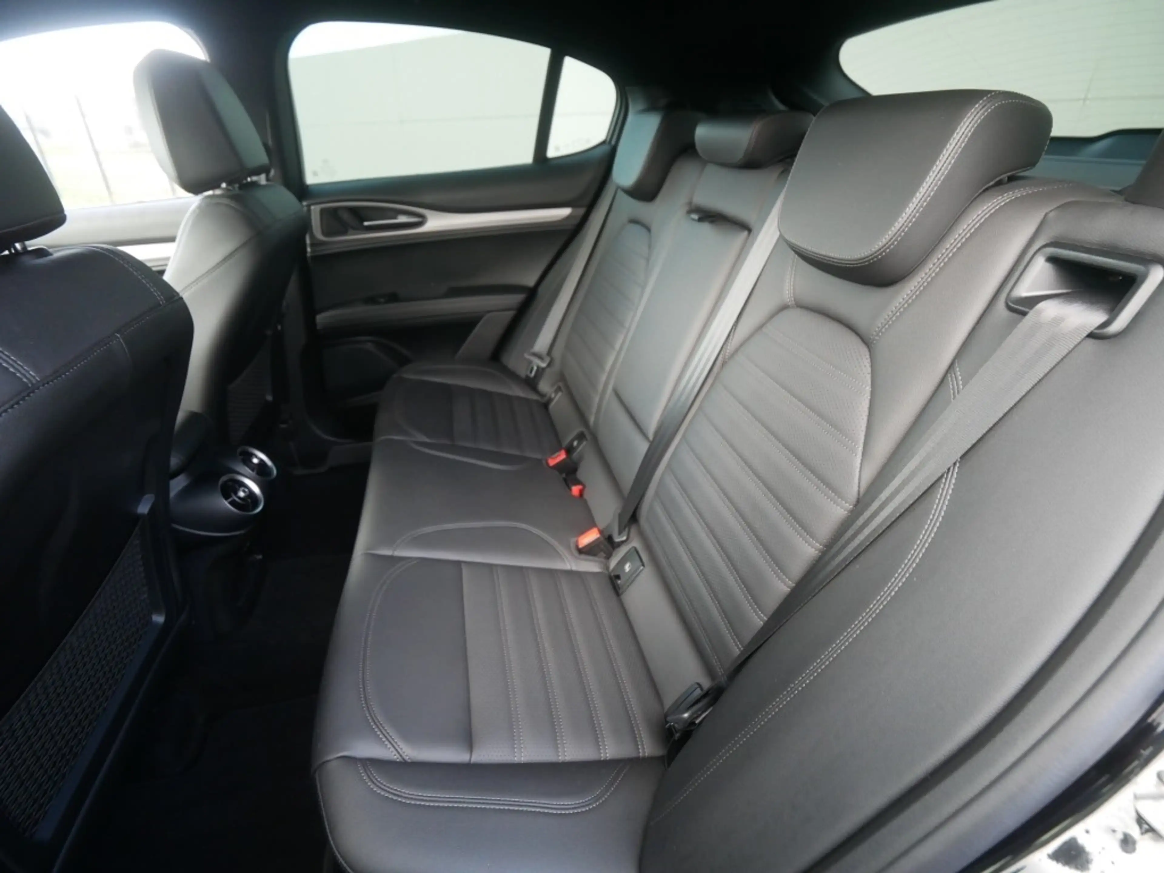 Alfa Romeo Stelvio VELOCE 2.2 DIESEL 16V 210 PS AT8 Q4 TECHNOLOGIE AH — photo 14