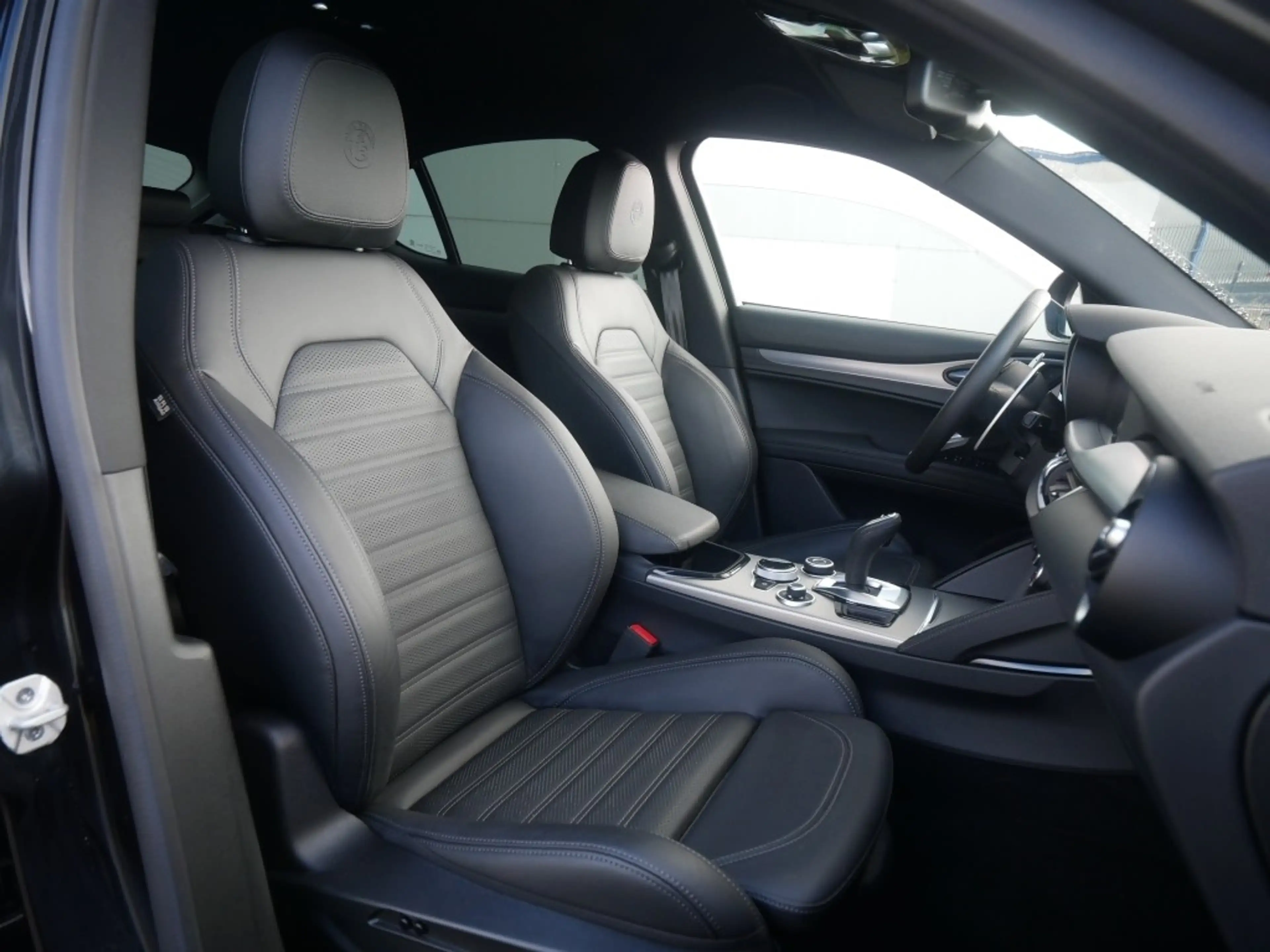 Alfa Romeo Stelvio VELOCE 2.2 DIESEL 16V 210 PS AT8 Q4 TECHNOLOGIE AH — photo 15