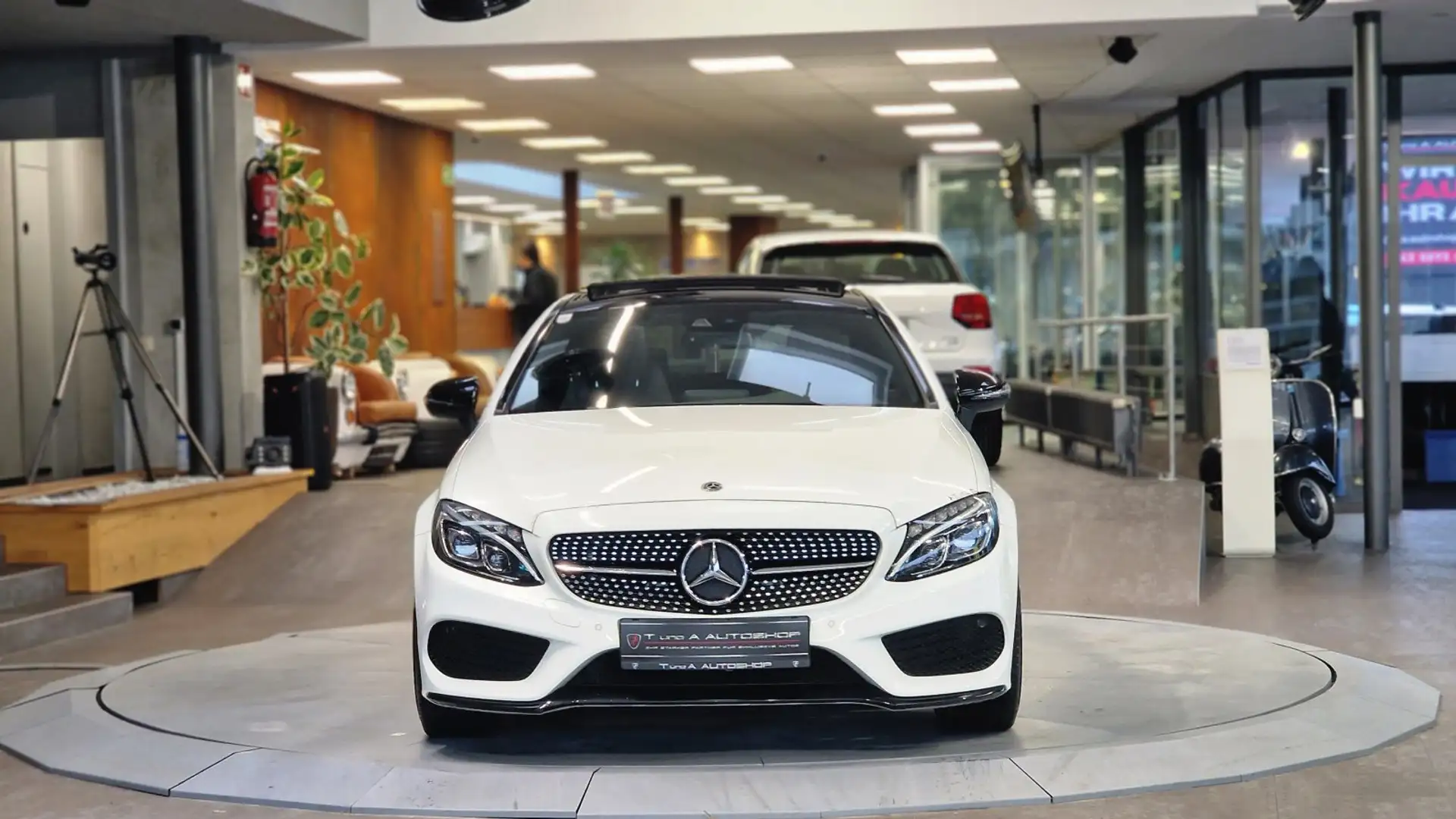 Mercedes-Benz C 250 C 250 Coupe AMG-Paket Aut. *Pano*Burmester*Navi* Weiß - 2