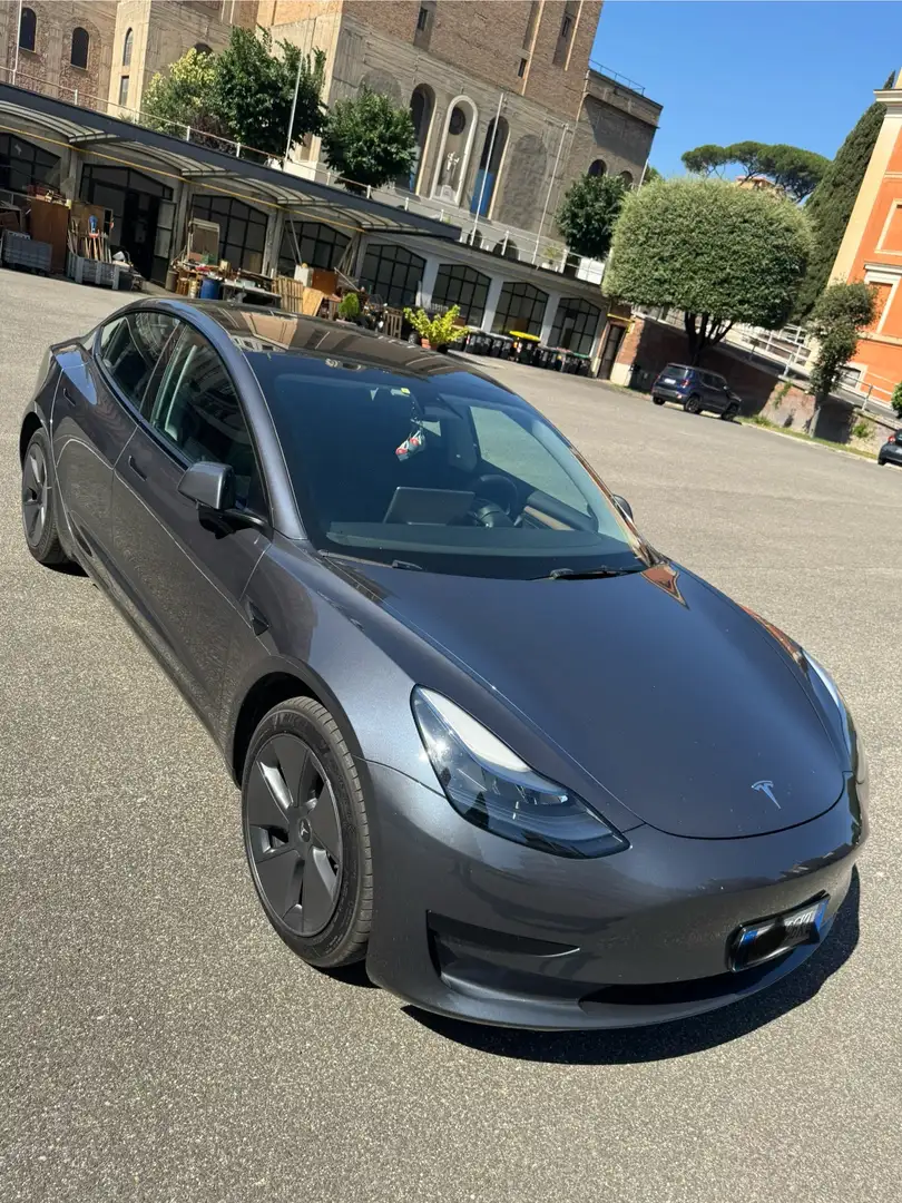 Tesla Model 3 Standard range - 1