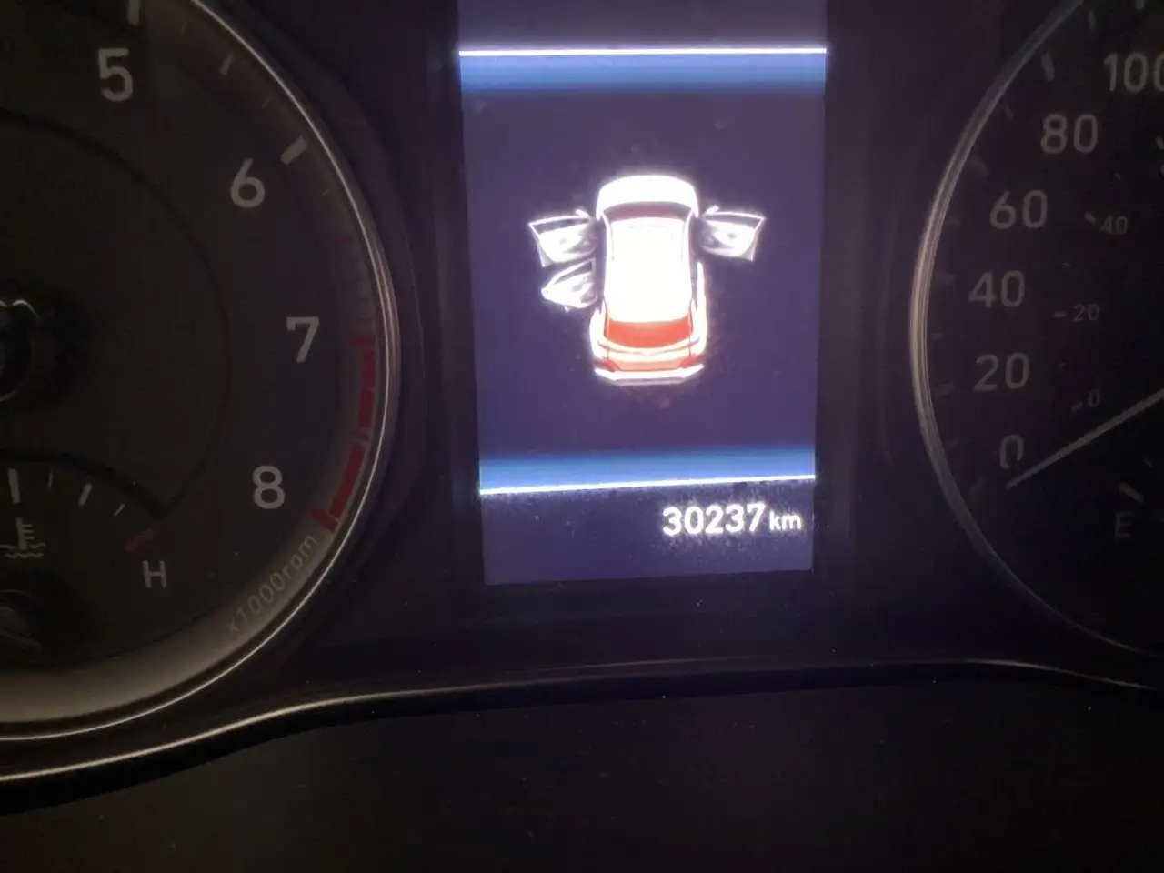 Hyundai KONA снимка Hyundai KONA