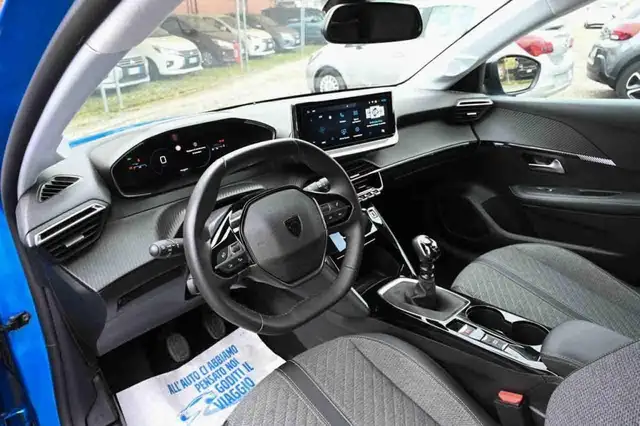 Peugeot 208 view 8