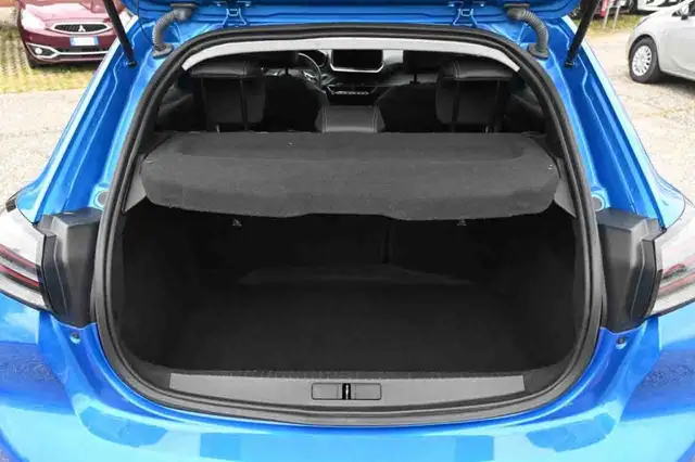 Peugeot 208 view 5
