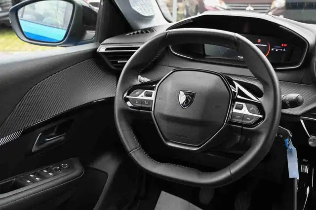 Peugeot 208 view 12