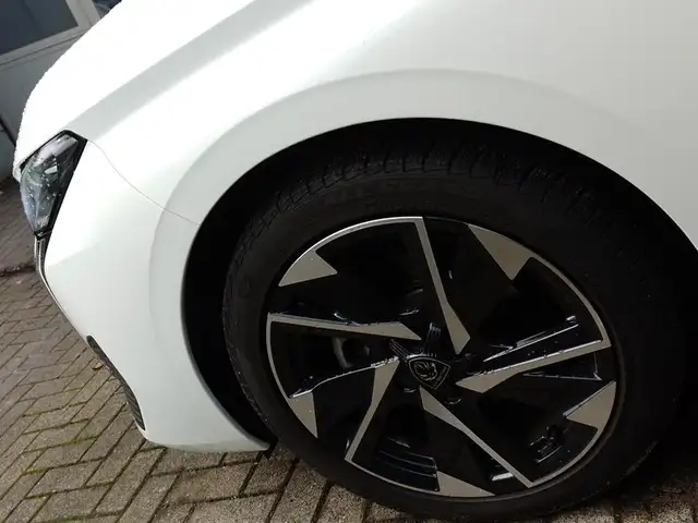 Peugeot 308 view 4