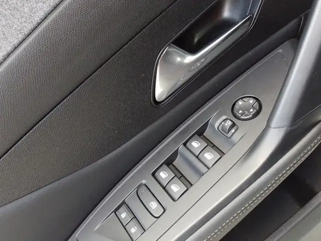 Peugeot 308 view 11