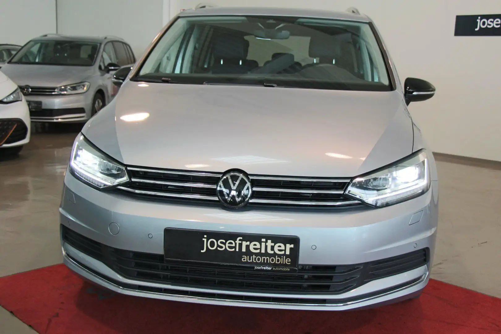 Volkswagen Touran Friends 2.0 TDI DSG 7SITZE/AHK/PARKASS/IQ LIGHT Silber - 2