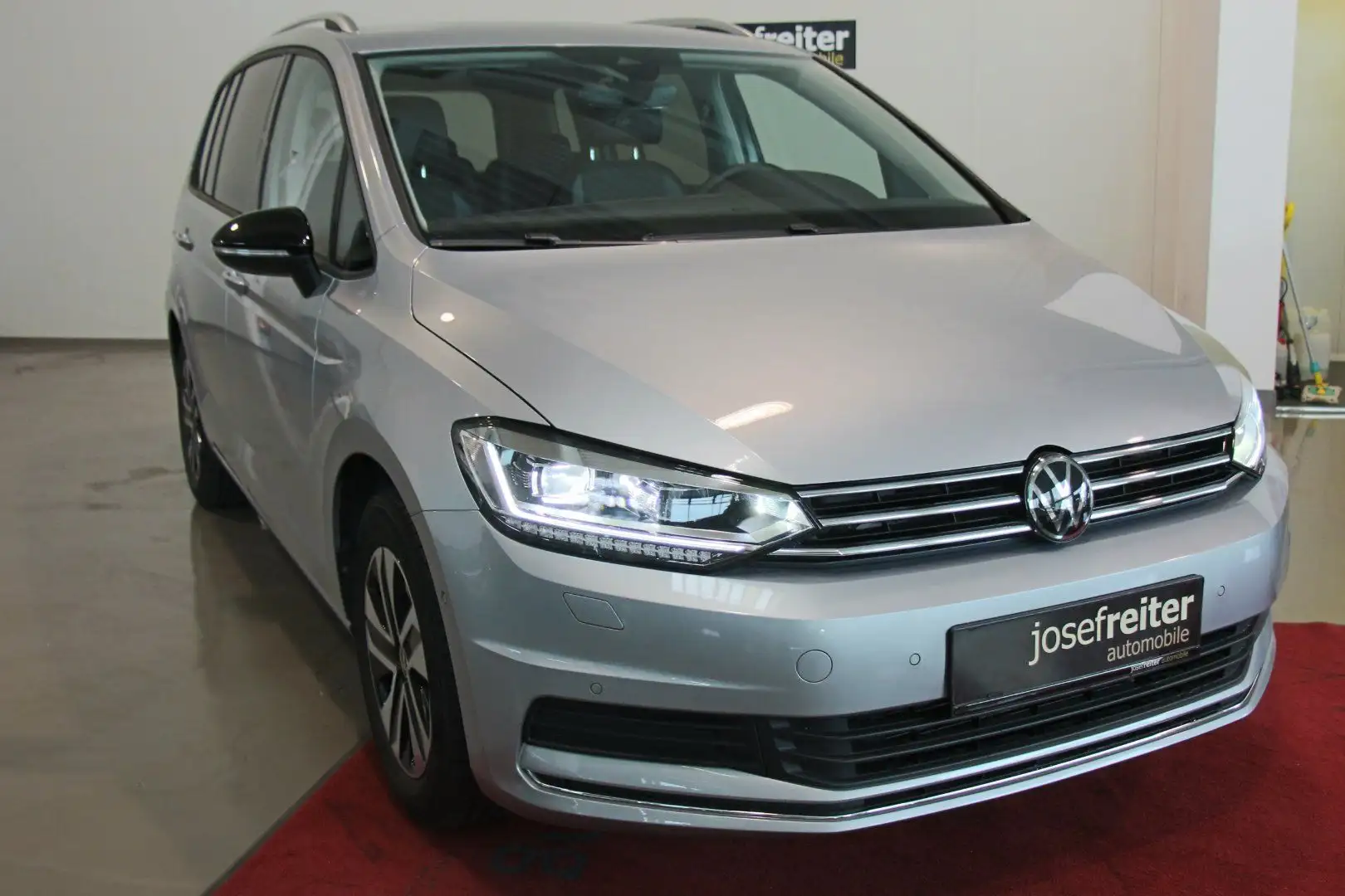 Volkswagen Touran Friends 2.0 TDI DSG 7SITZE/AHK/PARKASS/IQ LIGHT Silber - 1