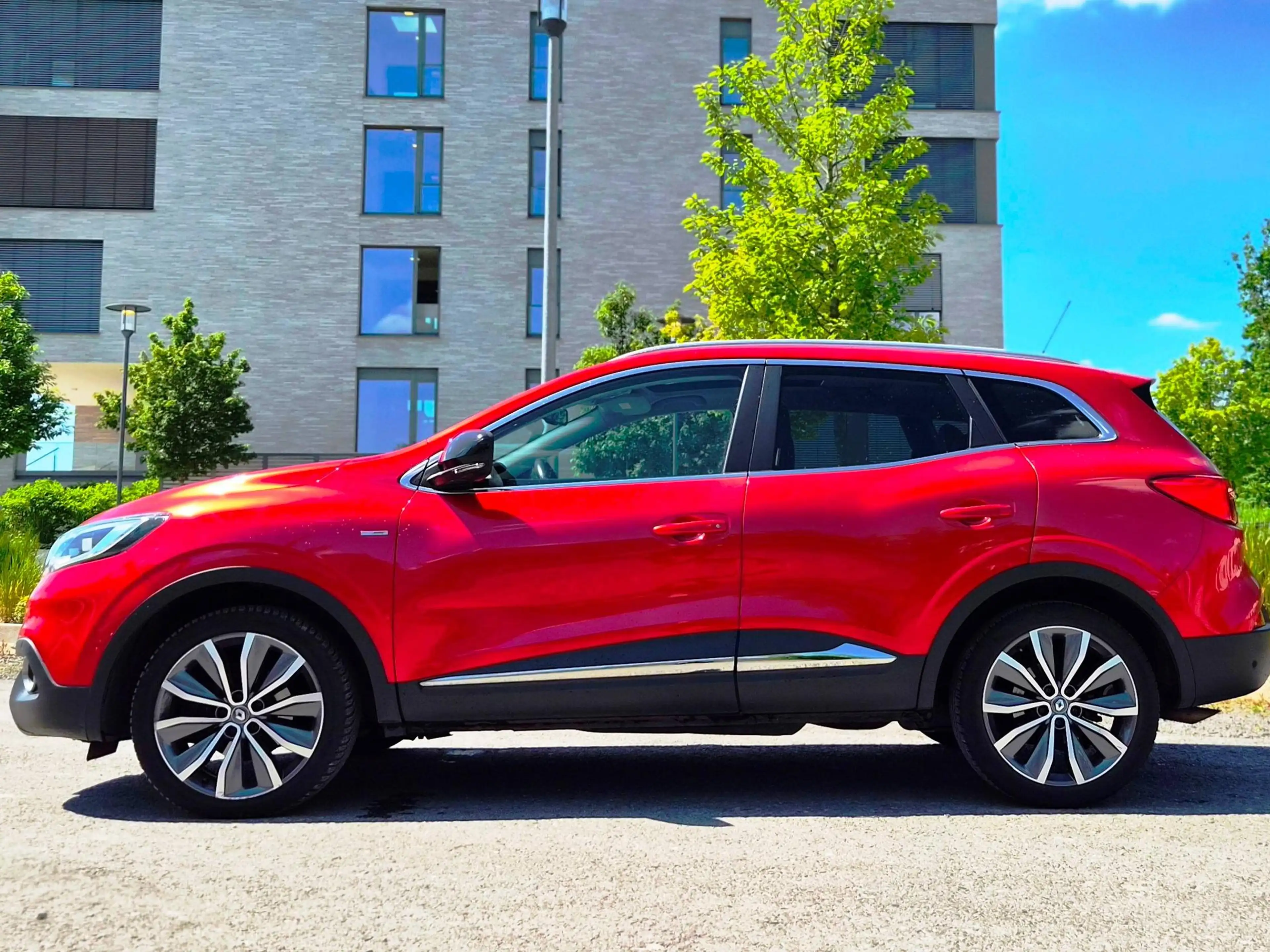 Renault Kadjar Bose Edition/2Hand/Teilleder/Panoramadach/Anhängerkupplung /Navi/Kamera/Allwetterreifen/ — photo 2