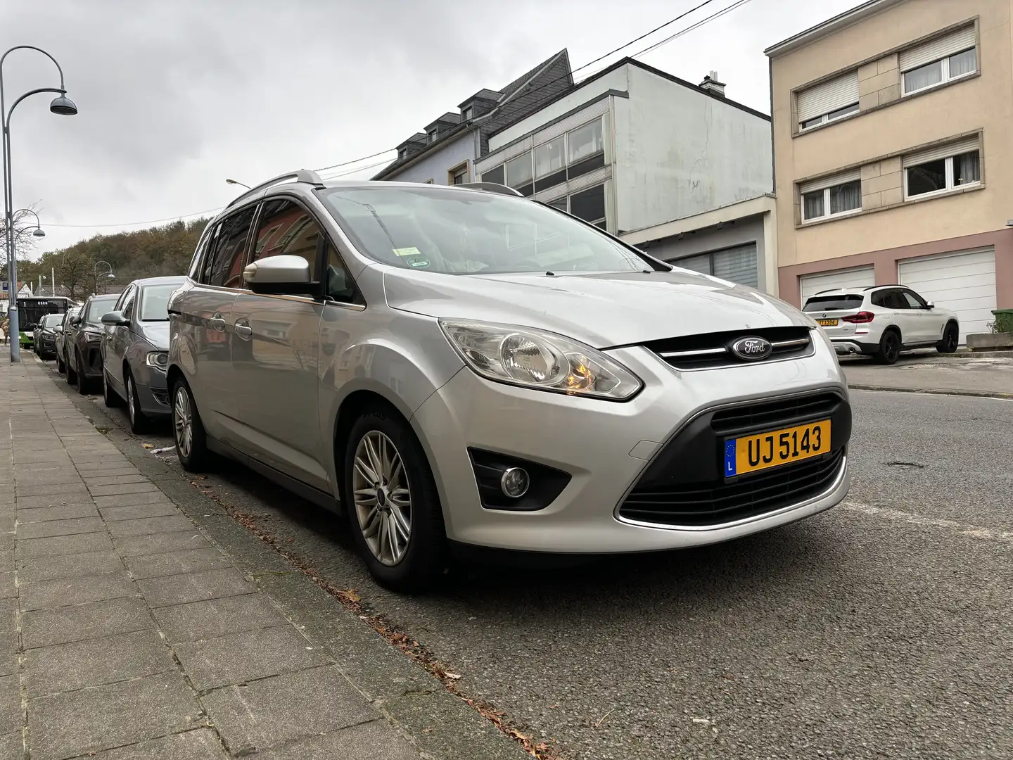 Ford Grand C-Max 1.6 TDCi Start-Stop-System Champions Edition Argent - 1