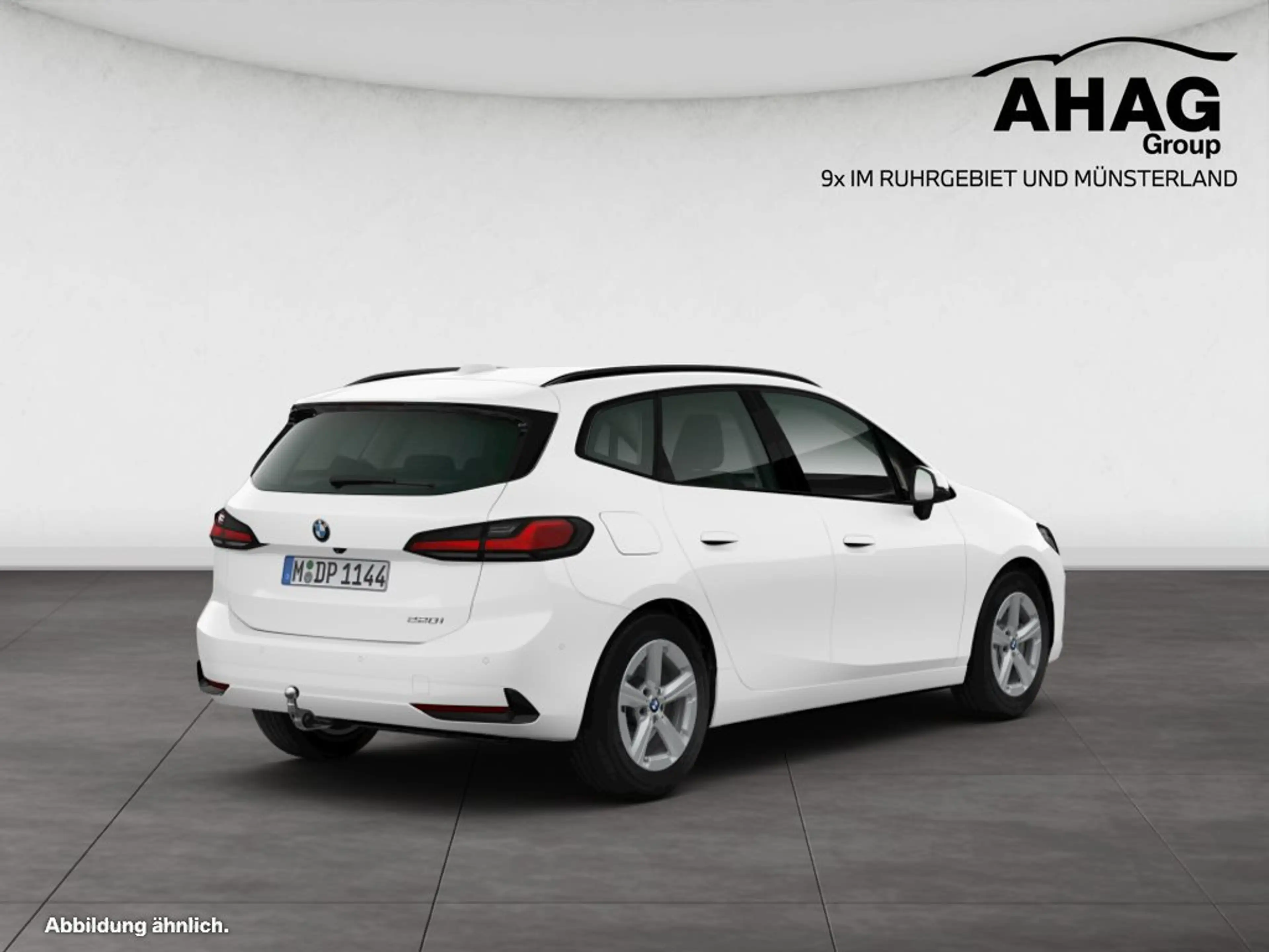 BMW 220 i Active Tourer — photo 2