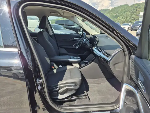 BMW X1 view 8