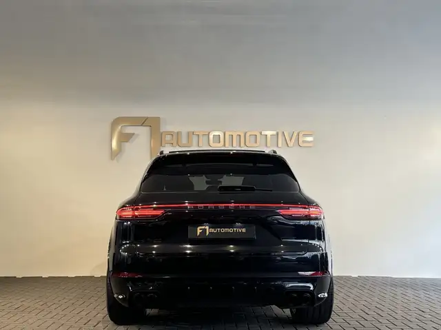 Porsche Cayenne view 5