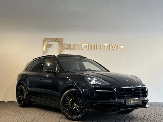Porsche Cayenne view 3