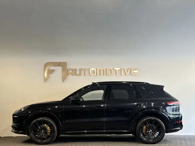 Porsche Cayenne view 8