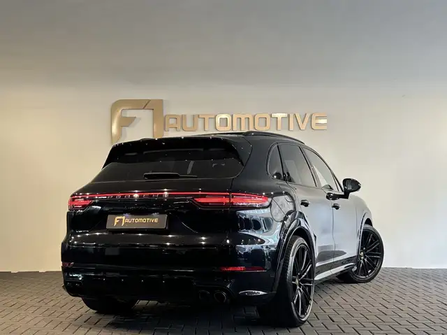 Porsche Cayenne view 6