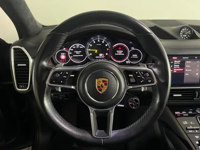 Porsche Cayenne view 13