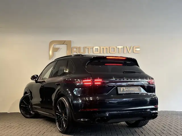 Porsche Cayenne view 4