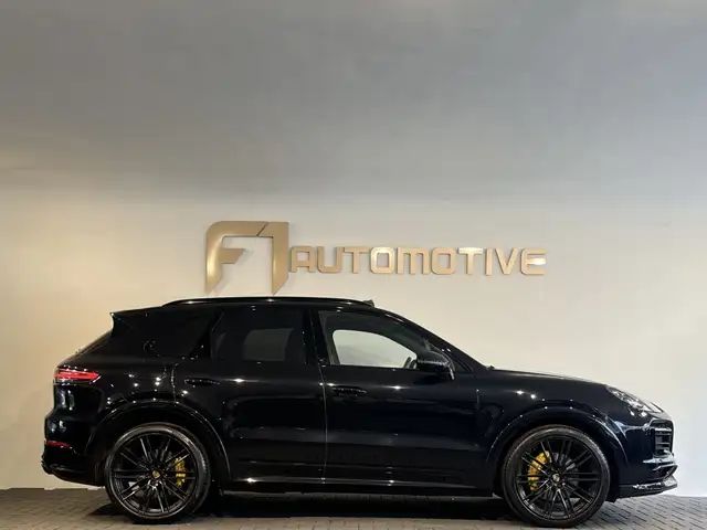 Porsche Cayenne view 9