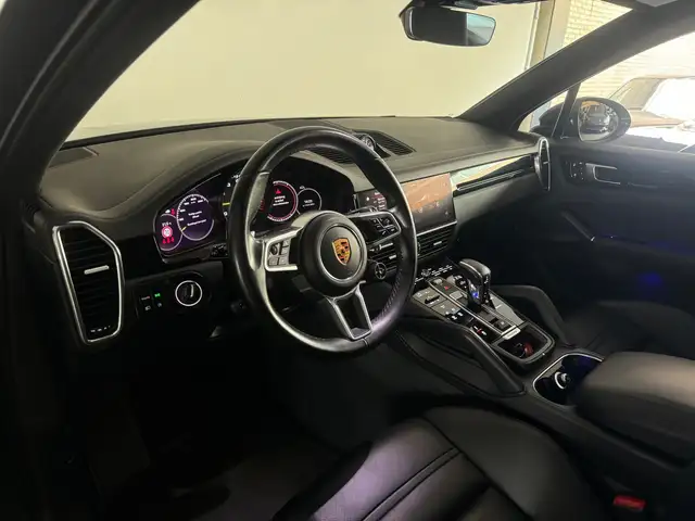 Porsche Cayenne view 11