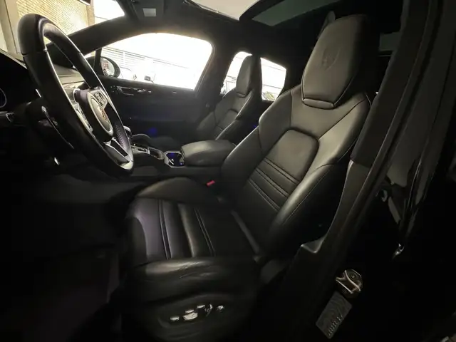 Porsche Cayenne view 12
