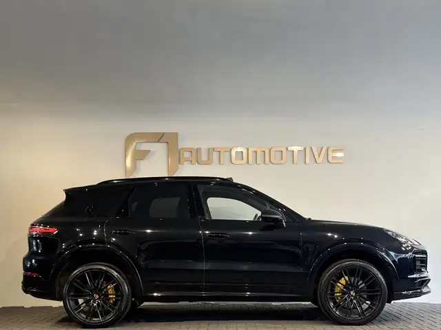 Porsche Cayenne view 10