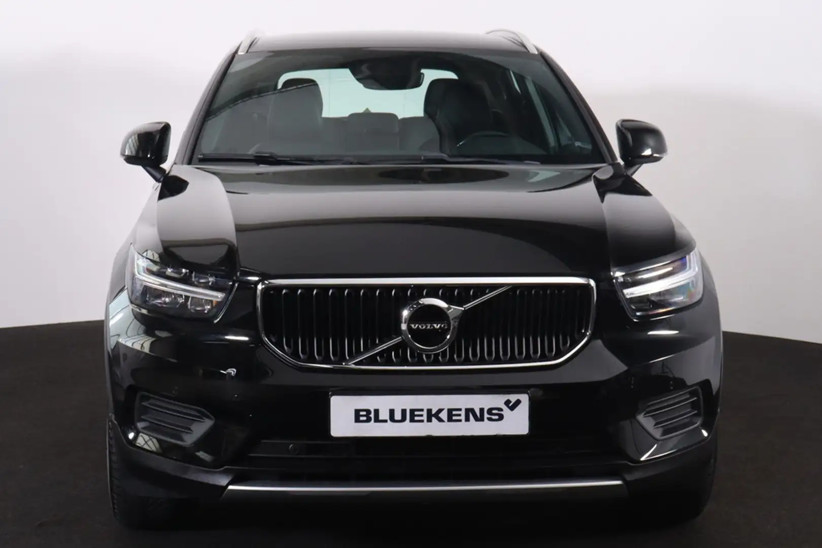 Volvo XC40 T4 AWD Momentum - AUTOMAAT - Elektr. verstelbare v Noir - 2