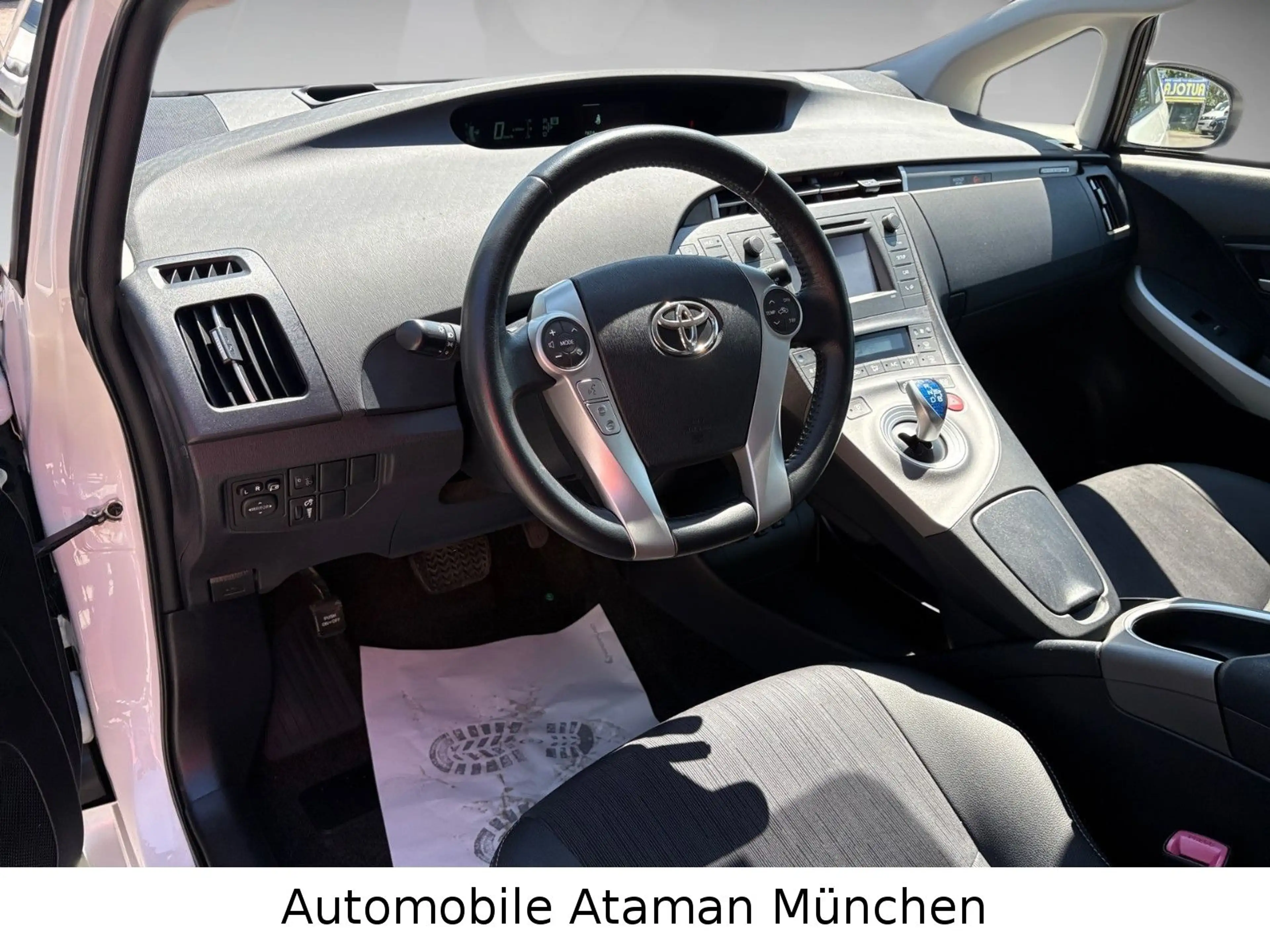 Toyota Prius 1.8 Plug-in Hybrid Life Aut. / 1.Hand — photo 15