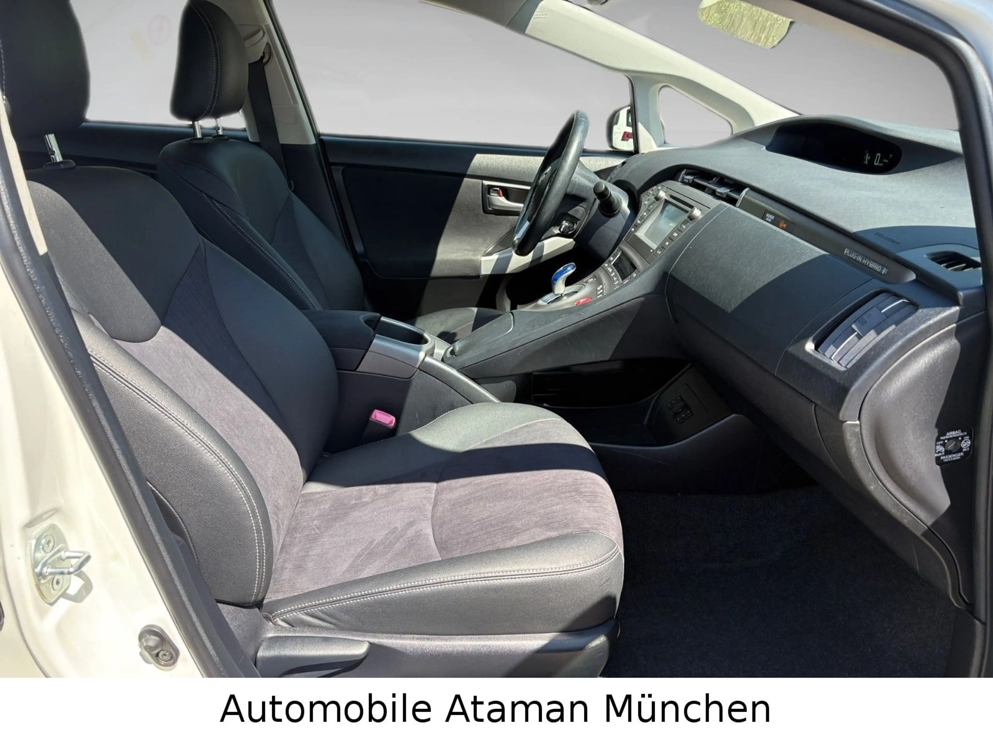 Toyota Prius 1.8 Plug-in Hybrid Life Aut. / 1.Hand — photo 9