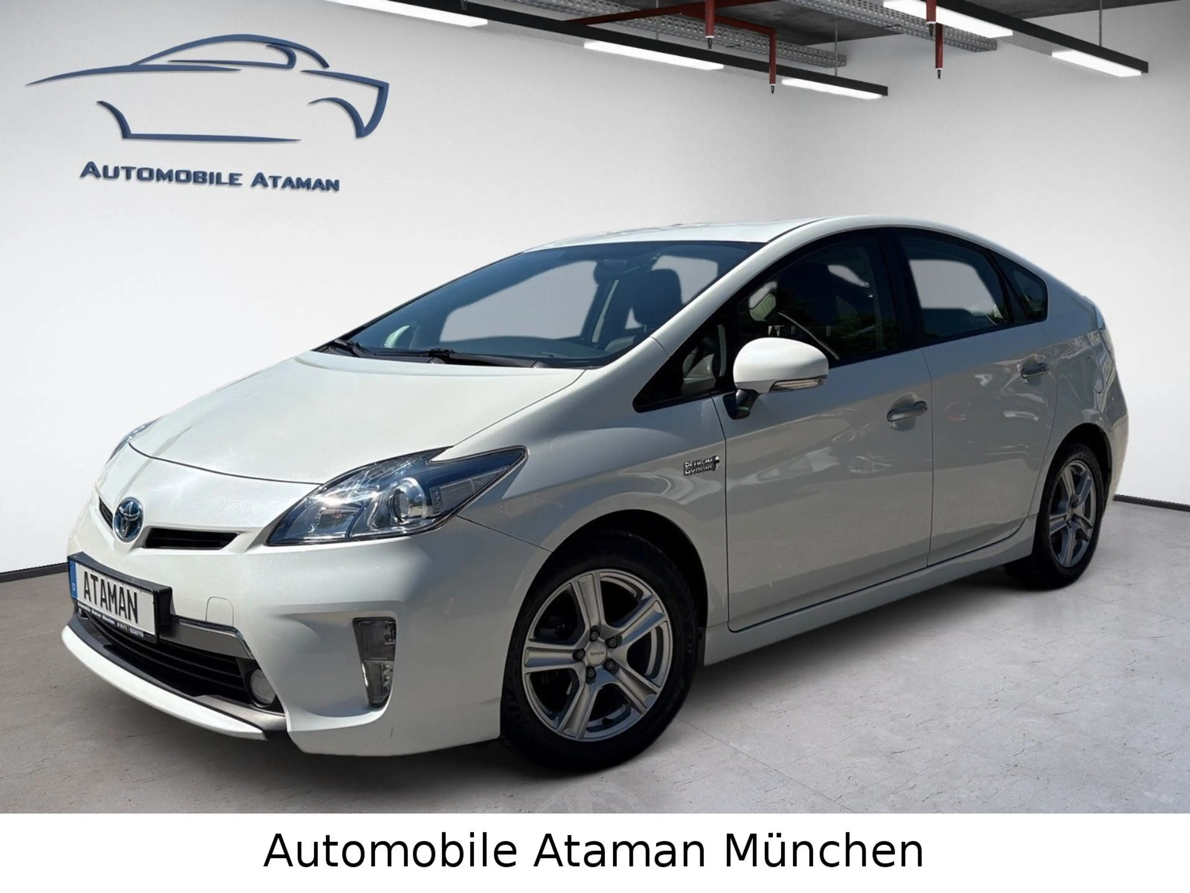 Toyota Prius 1.8 Plug-in Hybrid Life Aut. / 1.Hand — photo 2