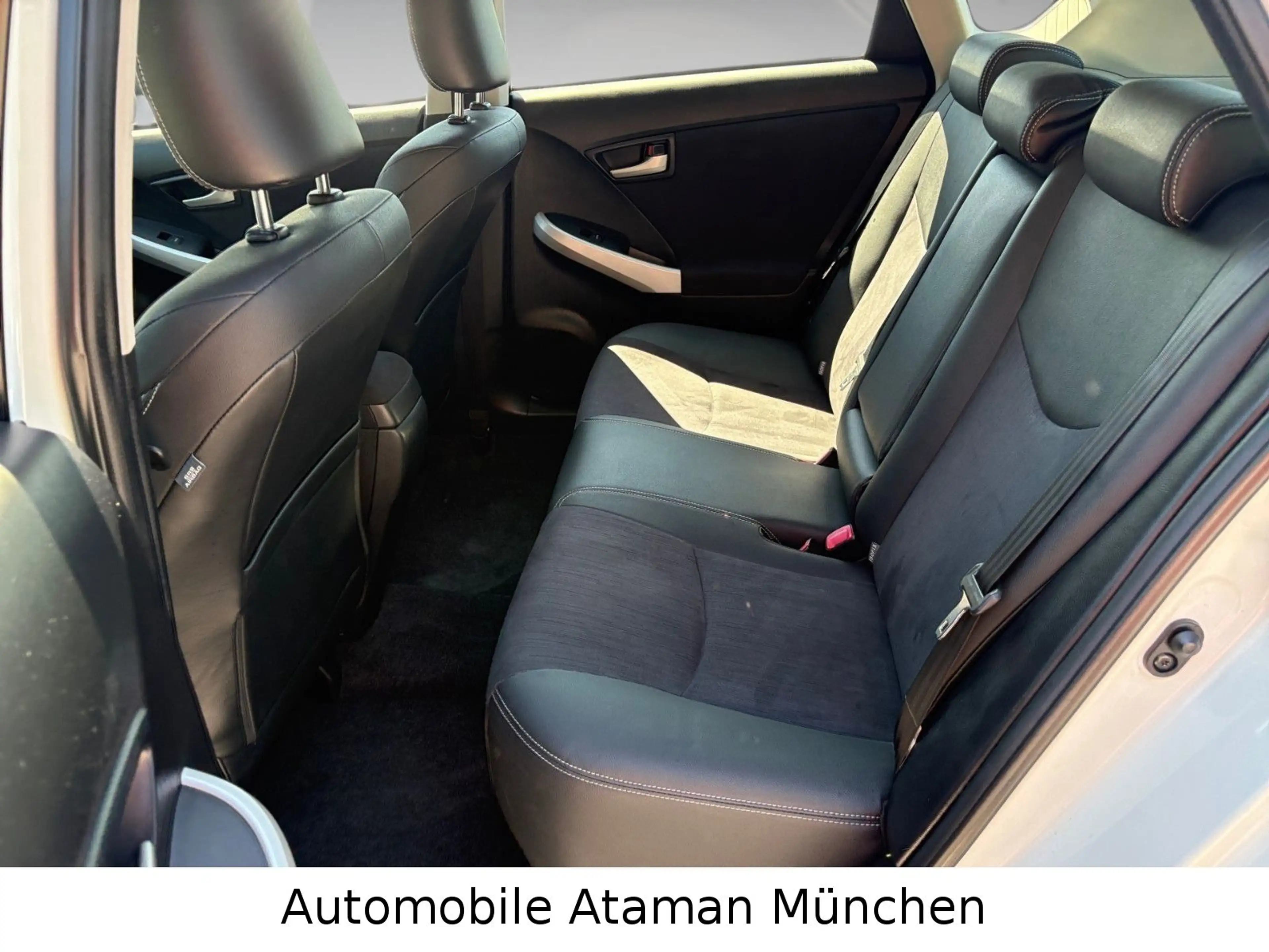 Toyota Prius 1.8 Plug-in Hybrid Life Aut. / 1.Hand — photo 14