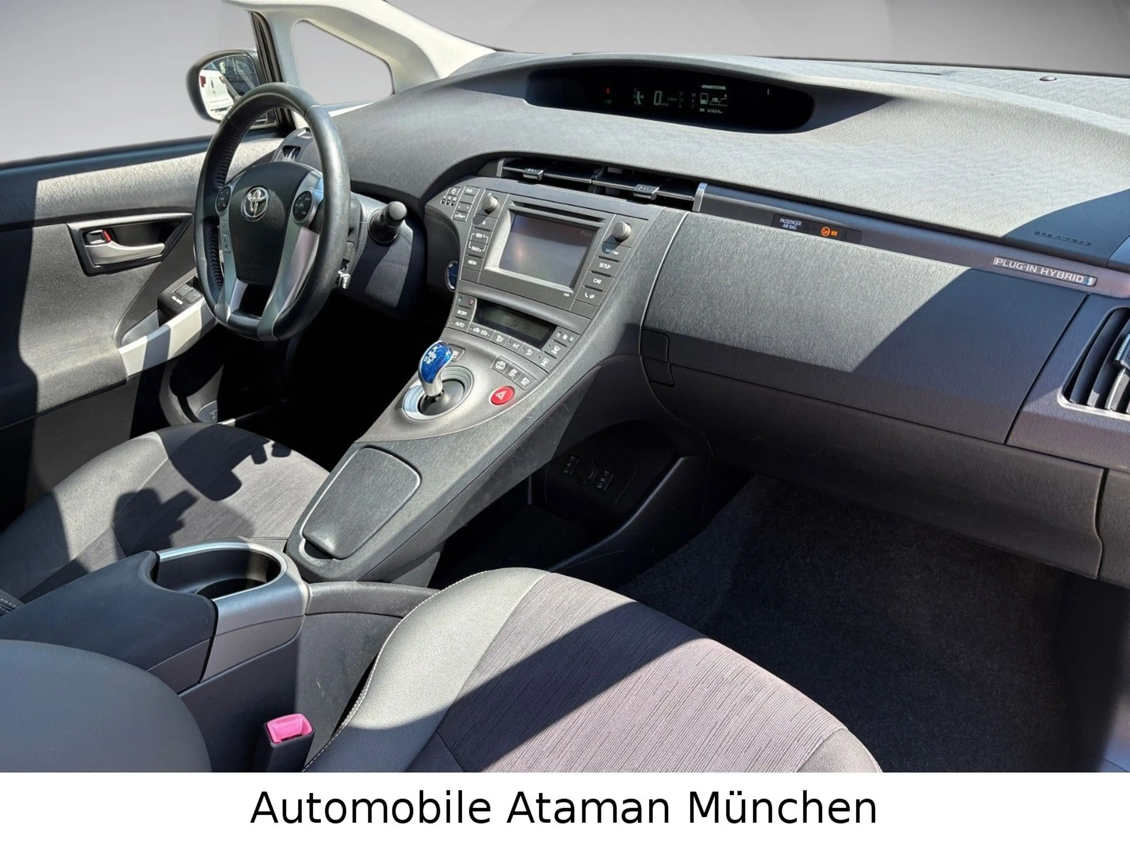 Toyota Prius 1.8 Plug-in Hybrid Life Aut. / 1.Hand — photo 10