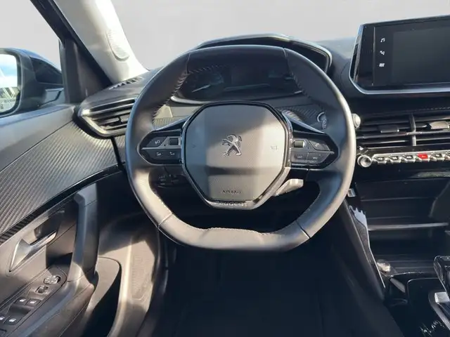 Peugeot E-2008 view 12