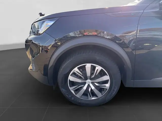 Peugeot E-2008 view 7