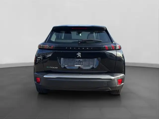 Peugeot E-2008 view 4