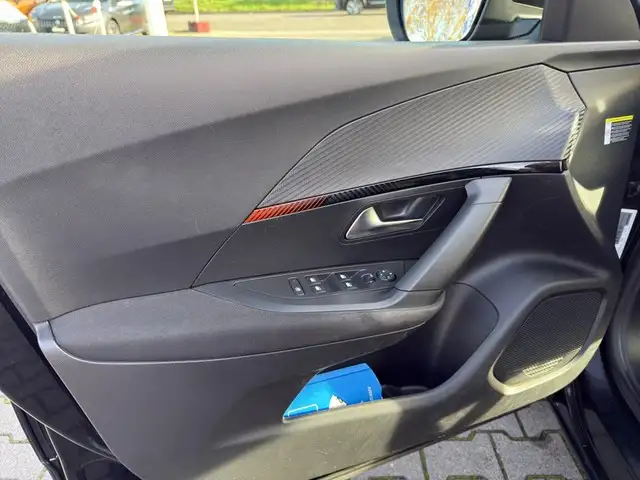 Peugeot E-2008 view 13