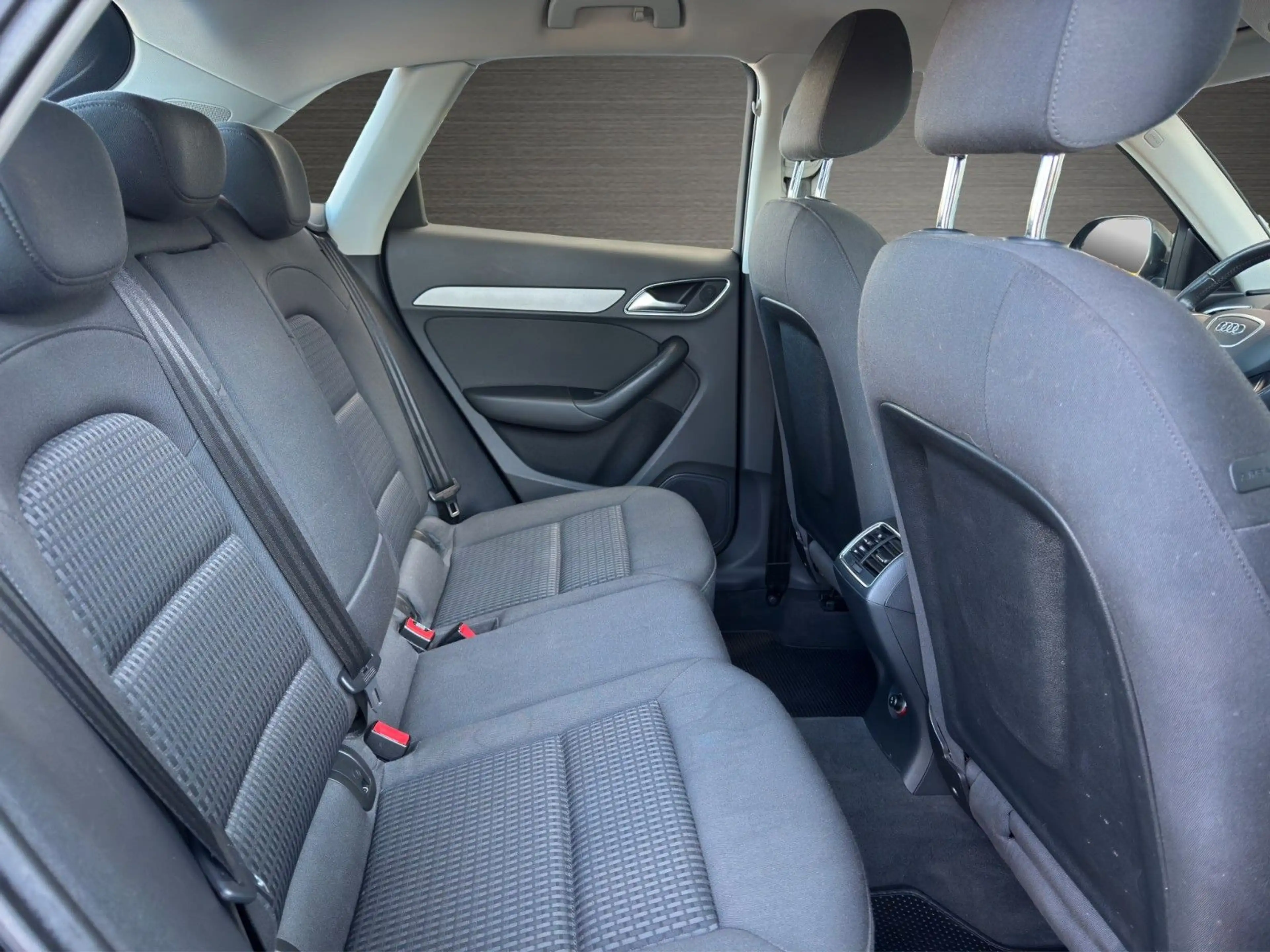 Audi Q3 2.0 TDI Xenon Navi SHZ PDC AHK — photo 15