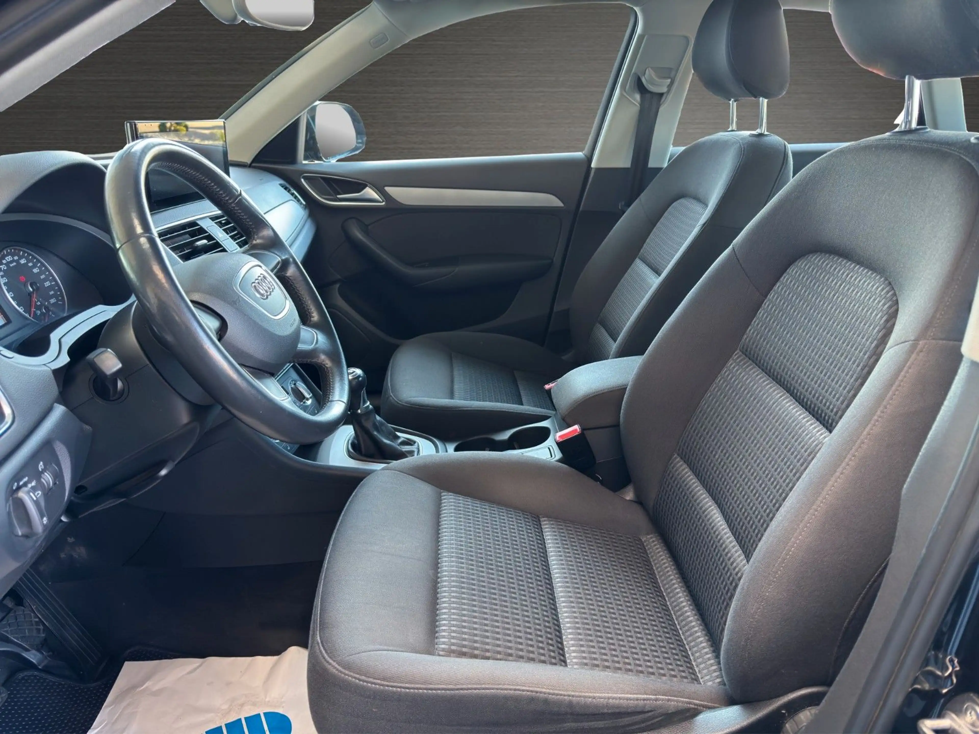 Audi Q3 2.0 TDI Xenon Navi SHZ PDC AHK — photo 13