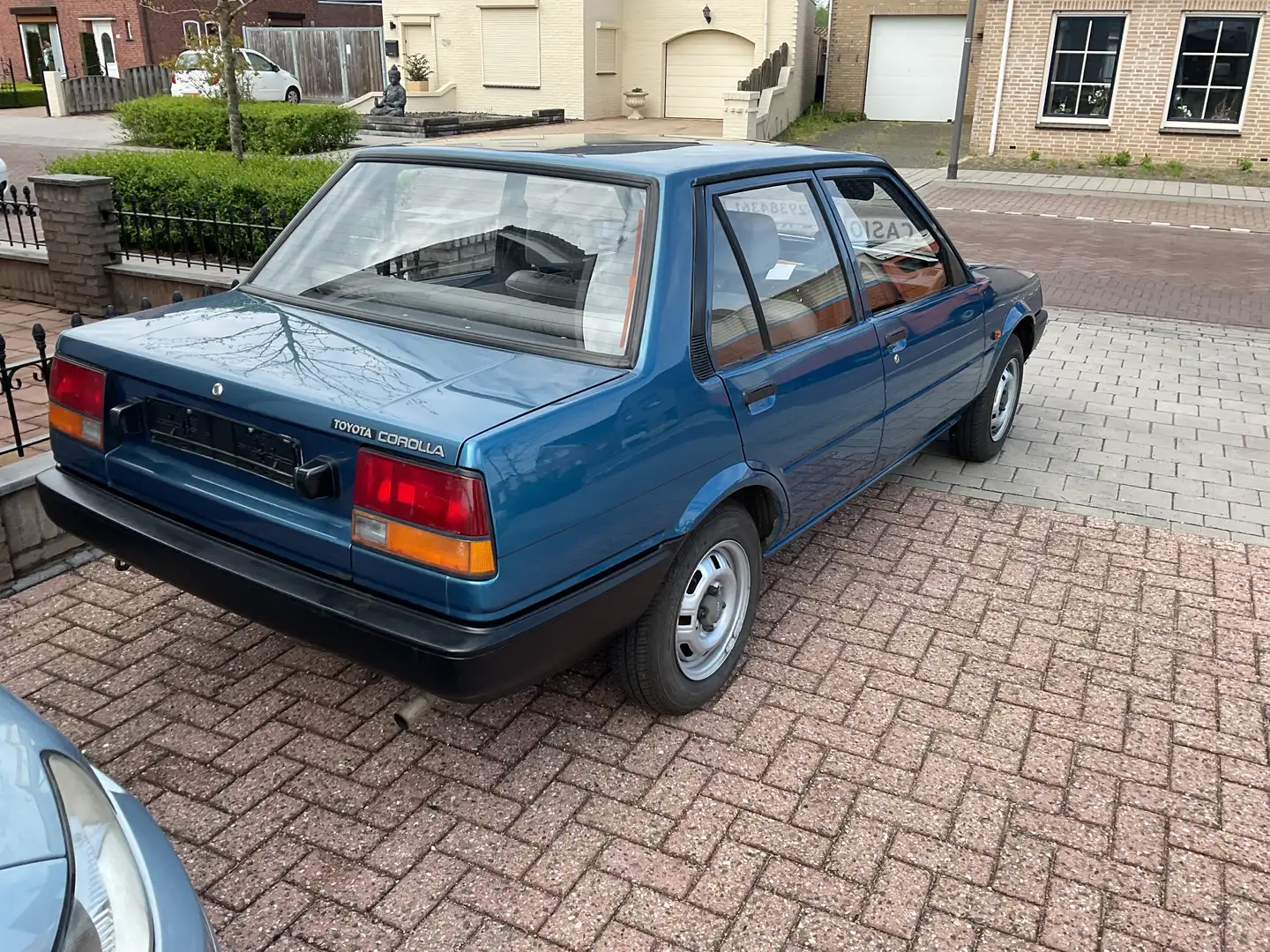 Toyota Corolla 12 V DX - 2