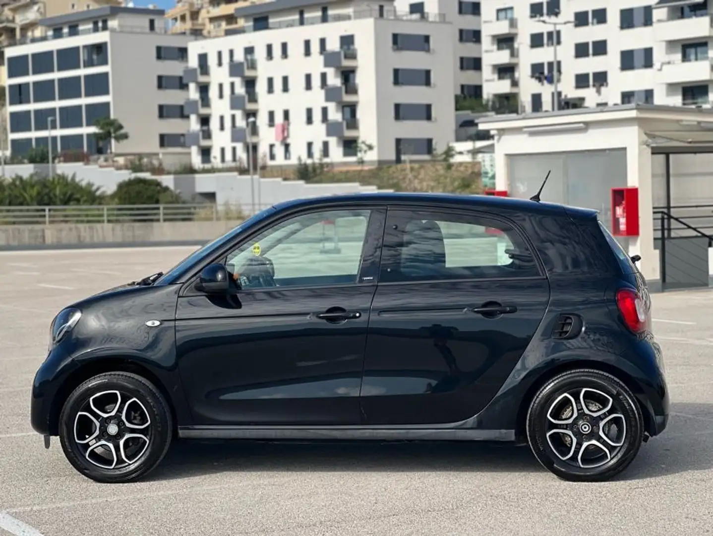 smart forFour Forfour 1.0i Pure Zwart - 1