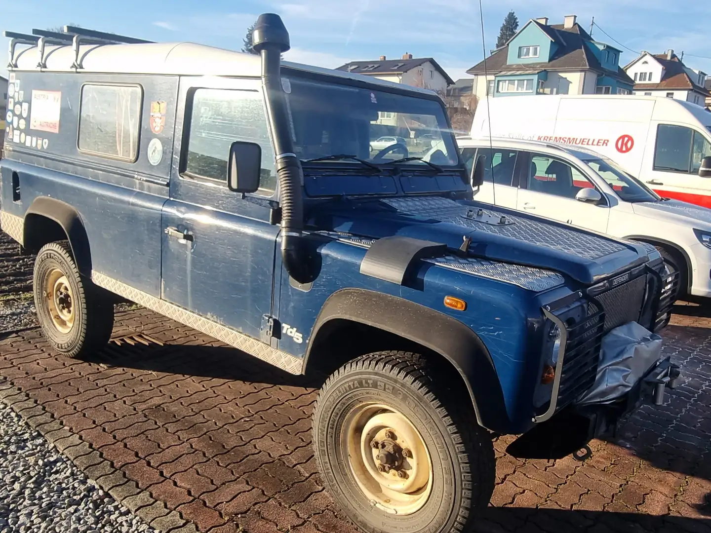 Land Rover Defender 110" Station Wagon 2,5 TD Blau - 2