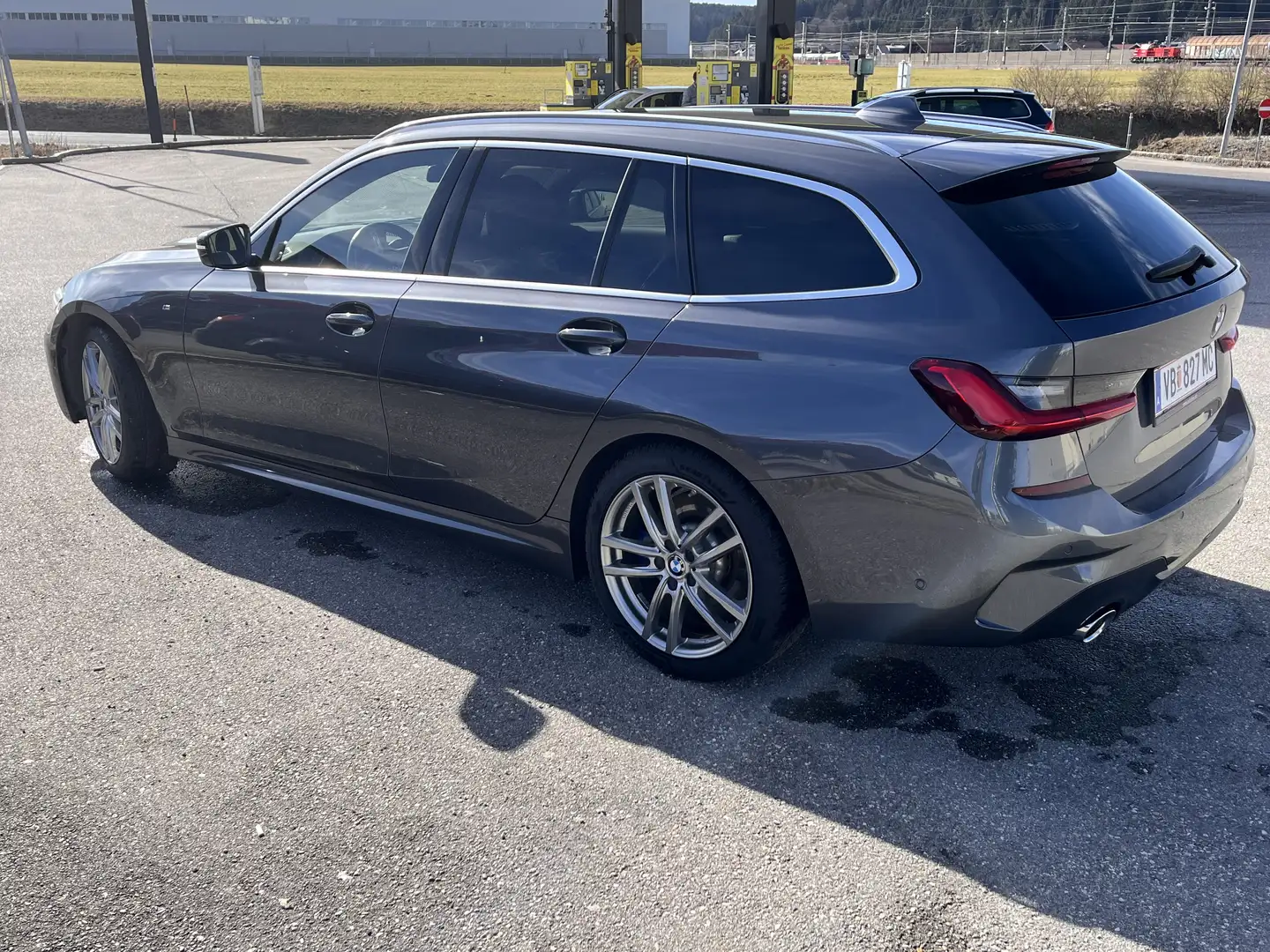 BMW 330 330d xDrive Touring 48 V Aut. Grau - 2